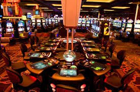 ltd togel live dealer table showing blackjack game with professional dealer and HD cameras